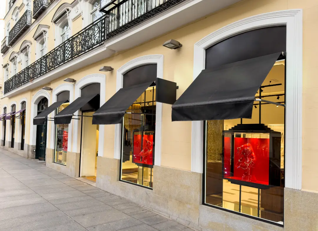 Façade vitrine de magasin en aluminium sur mesure à Castanet-Tolosan